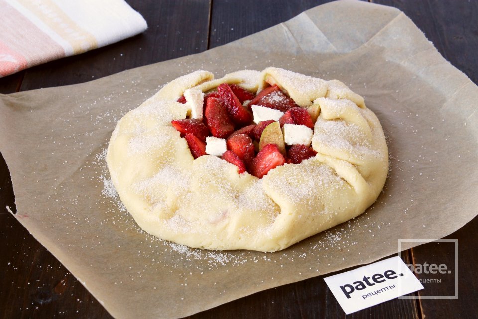 Галета с яблоками и клубникой - Шаг 14