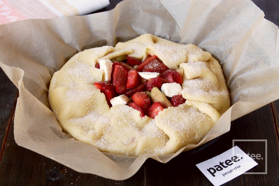 Галета с яблоками и клубникой - Шаг 15