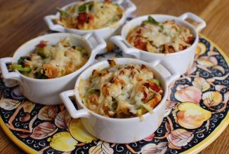 Спаржа с грибами под сырной корочкой