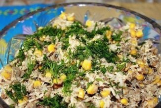 Салат из шпрот с сухариками