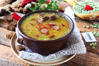 Гороховый суп с копчеными колбасками