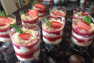 Вкусный десерт на основе сыра маскарпоне и сливок🍓