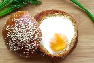 Булочка с яйцом