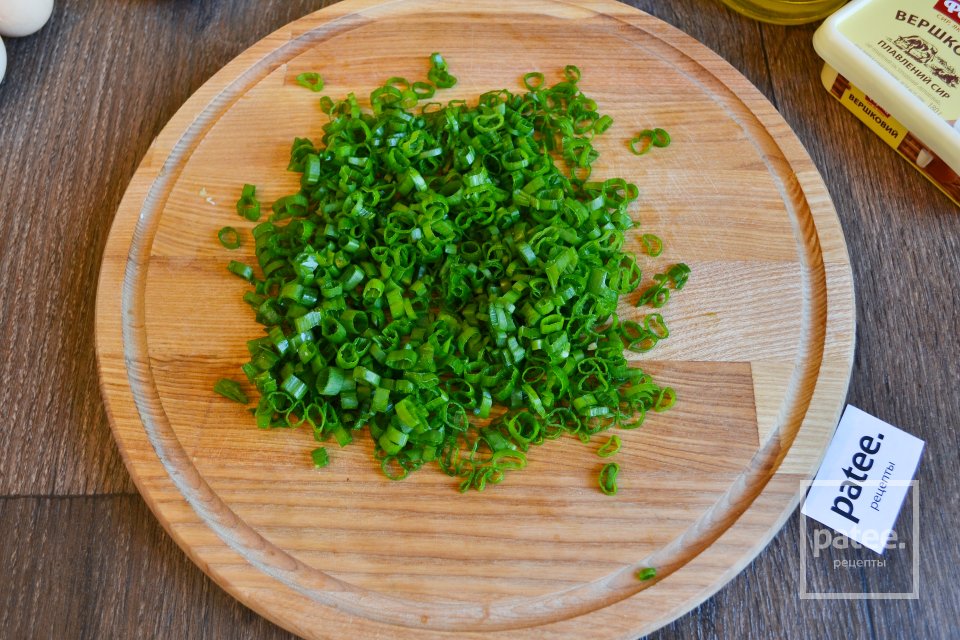 Закусочные рулетики из кабачков с начинкой из авокадо и сыра - Шаг 6