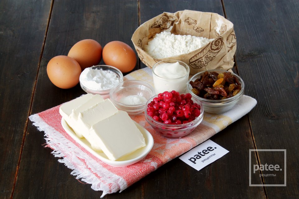 Кекс с изюмом и красной смородиной - Шаг 1