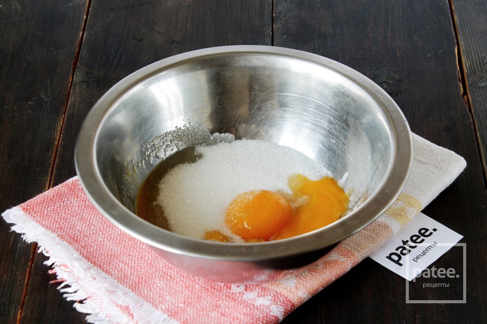 Кекс с изюмом и красной смородиной - Шаг 4