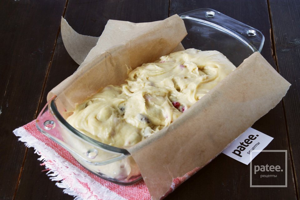 Кекс с изюмом и красной смородиной - Шаг 12