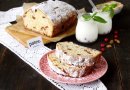 Кекс с изюмом и красной смородиной