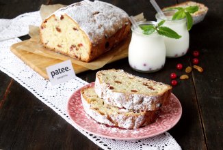 Кекс с изюмом и красной смородиной