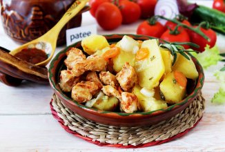 Куриная грудка с картофелем в горшочке