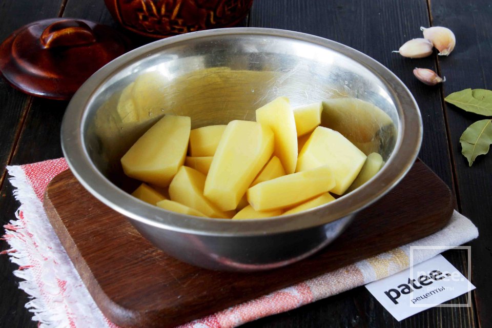 Куриная грудка с картофелем в горшочке - Шаг 2