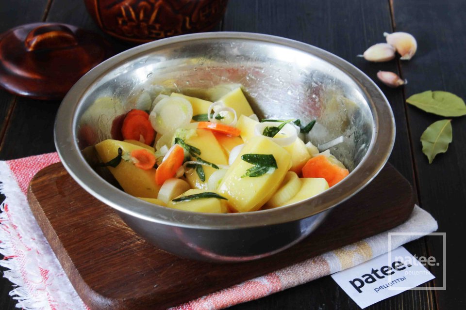 Куриная грудка с картофелем в горшочке - Шаг 8