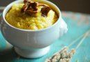 Кукурузная каша с жареными лисичками