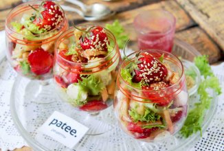 Салат с клубникой