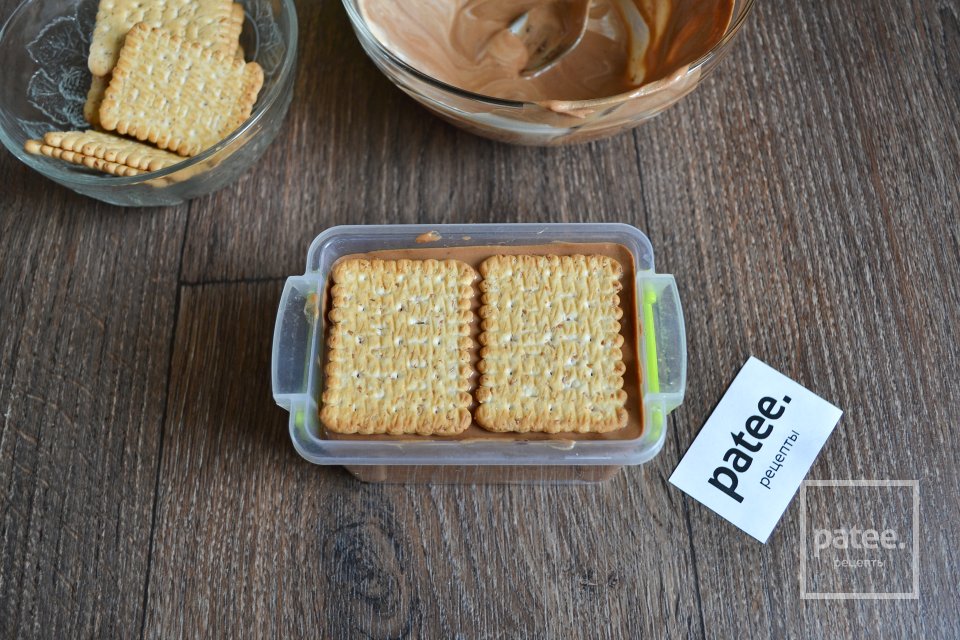 Десерт из печенья с шоколадным кремом и миндалем - Шаг 11