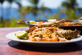 Паэлья с лобстерами и морепродуктами