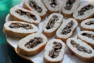 Куриный рулет с грибами