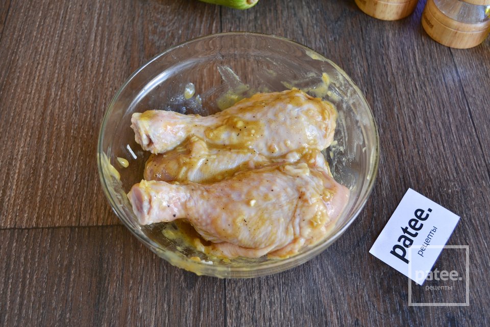 Куриные голени с картошкой в духовке - Шаг 8