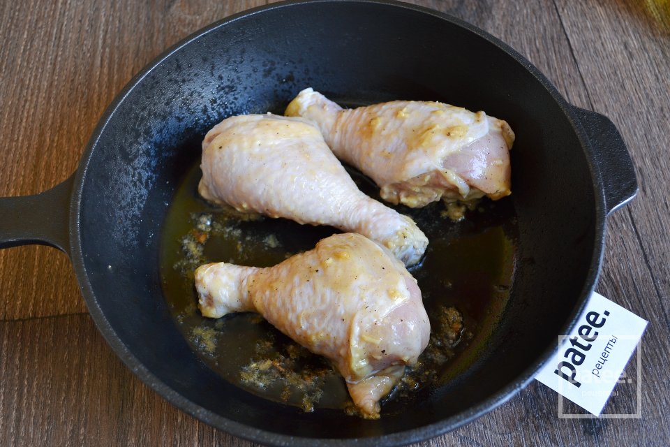 Куриные голени с картошкой в духовке - Шаг 10