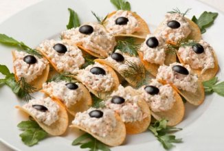 Закуска на чипсах