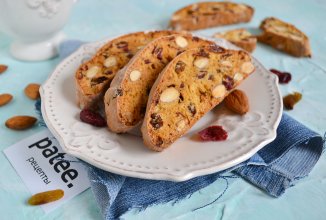 Бискотти с миндалем и клюквой