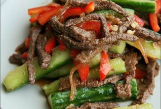 Огурцы с мясом по-корейски.