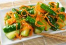 Острый салат из моркови, огурцов и имбиря
.