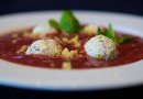 Клубничное гаспачо с фисташковыми кнедликами