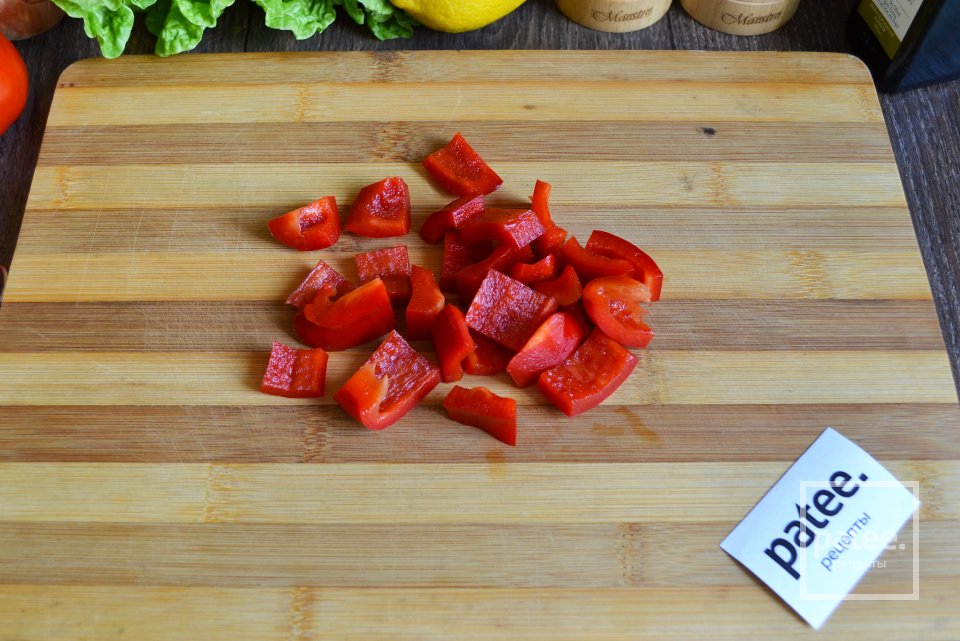 Деревенский салат с сухариками - Шаг 4