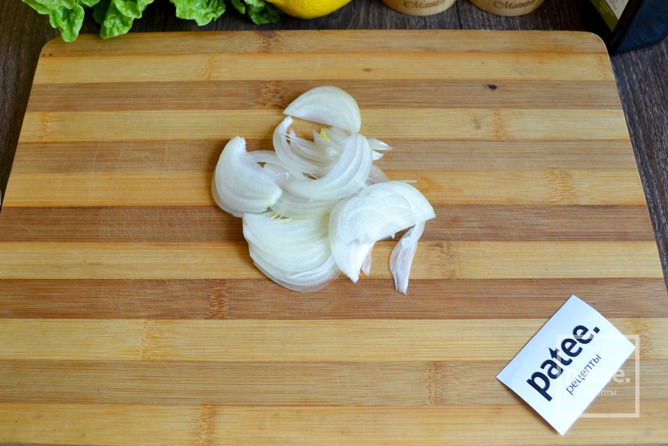 Деревенский салат с сухариками - Шаг 5