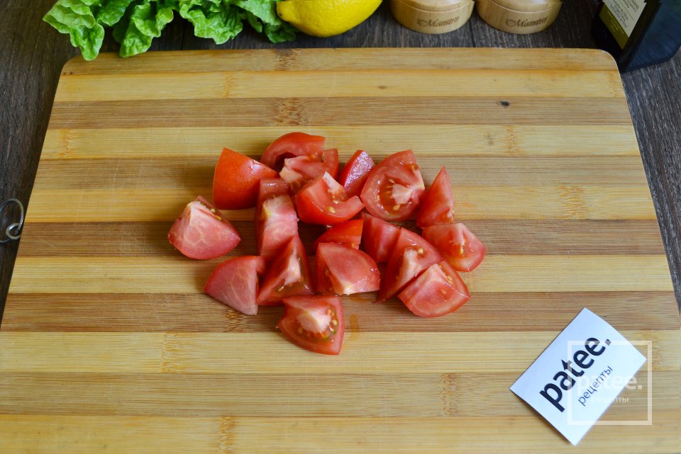 Деревенский салат с сухариками - Шаг 6