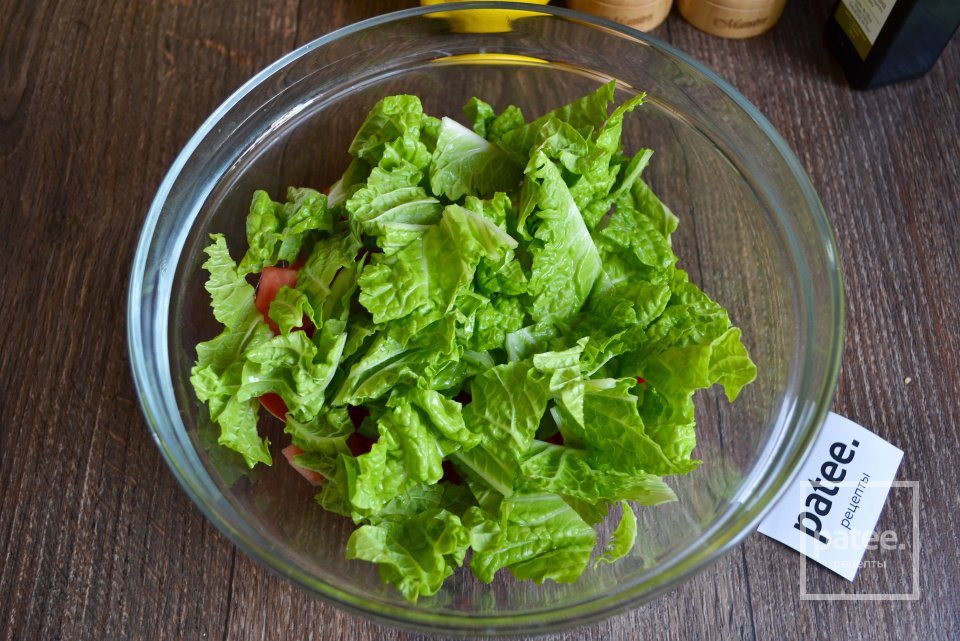 Деревенский салат с сухариками - Шаг 8