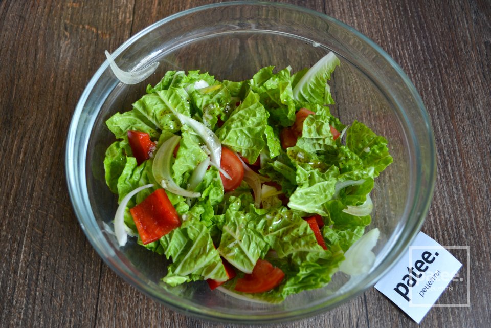 Деревенский салат с сухариками - Шаг 12