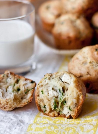 Закусочные маффины с фетой и зеленью. - Шаг 1