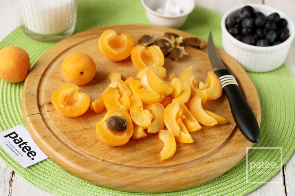 Галета с абрикосами и голубикой - Шаг 7