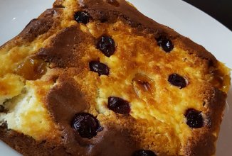 Брауни с творогом и фруктами