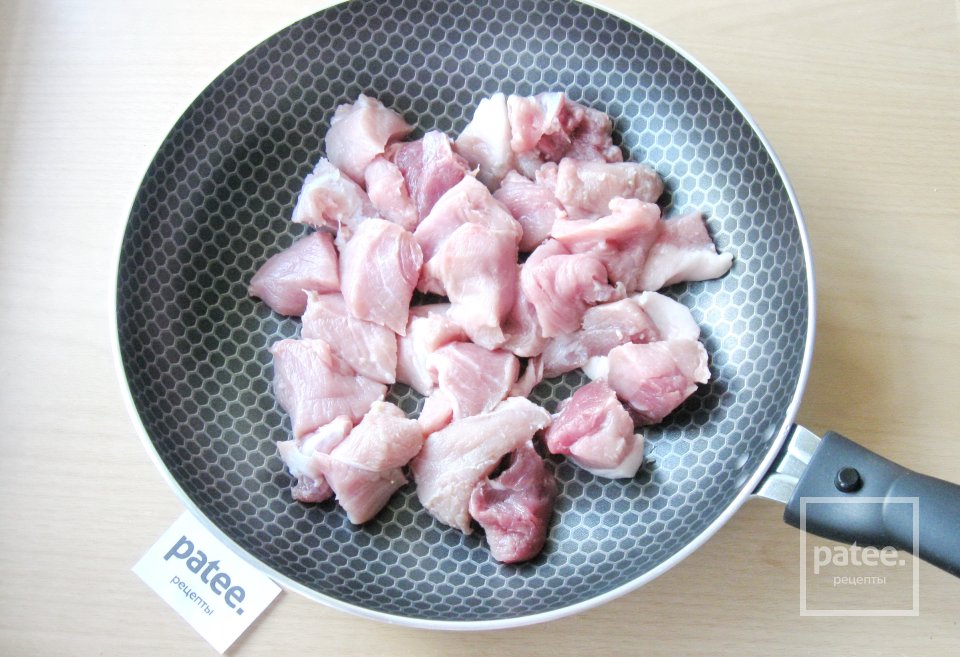 Свинина тушеная с капустой - Шаг 2