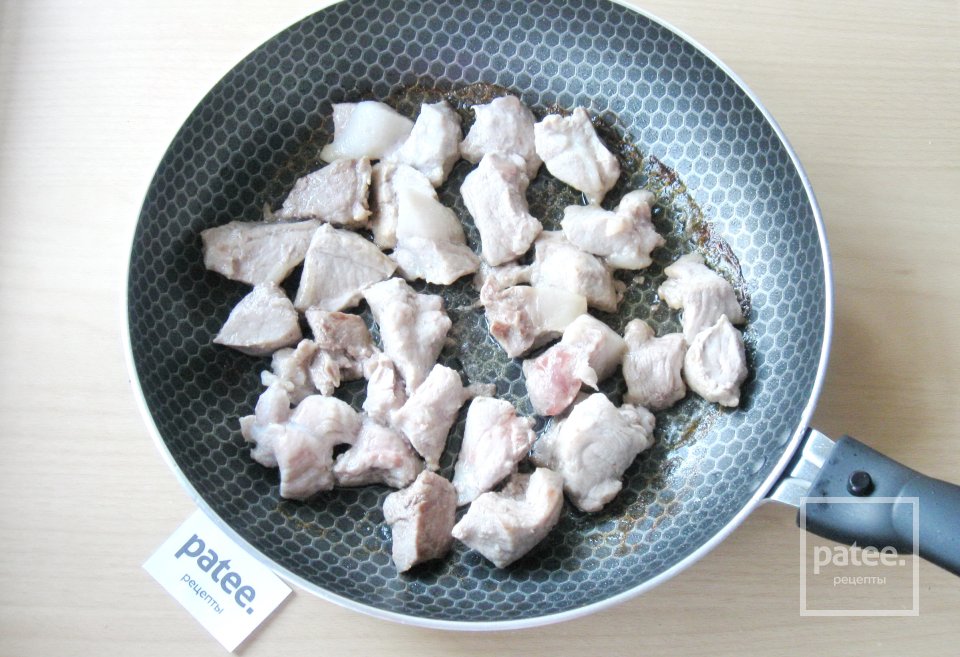 Свинина тушеная с капустой - Шаг 3