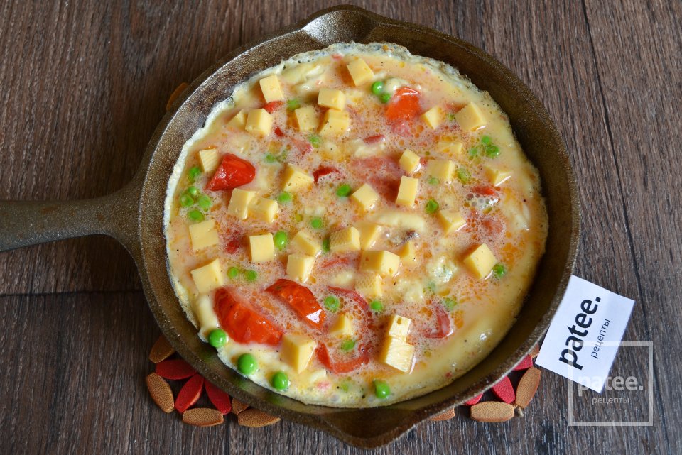 Омлет с помидорами, болгарским перцем и сыром - Шаг 11