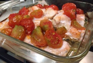 Куриное филе с солеными помидорами