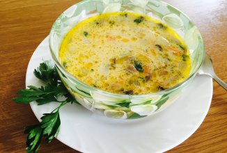 Сливочный суп с курицей и грибами