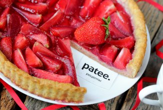 Тарт с клубникой в желе