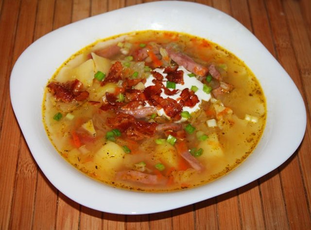 Испанский суп с охотничьими колбасками
