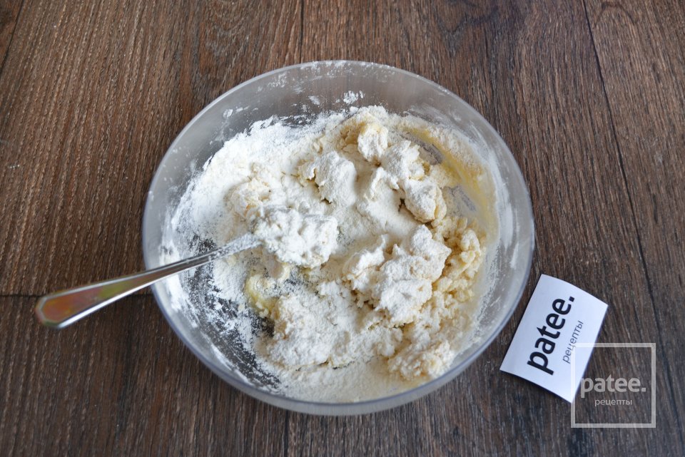 Плюшки с вишней и штрейзелем - Шаг 12