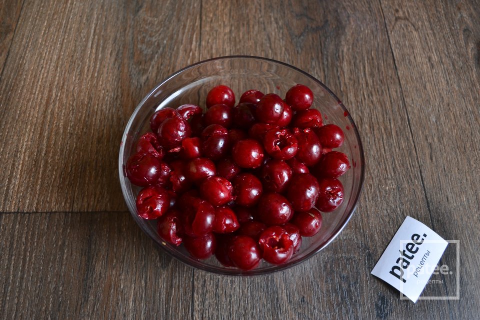 Плюшки с вишней и штрейзелем - Шаг 13