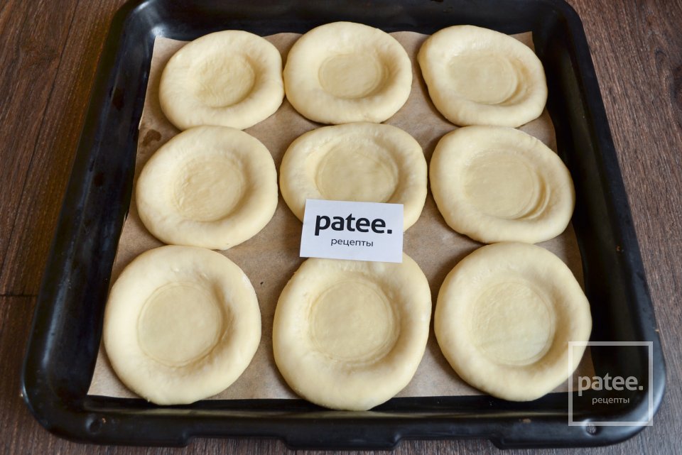 Плюшки с вишней и штрейзелем - Шаг 20