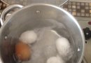 Яички отварные с нежным салом