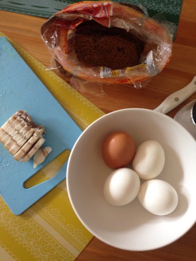 Яички отварные с нежным салом - Шаг 1