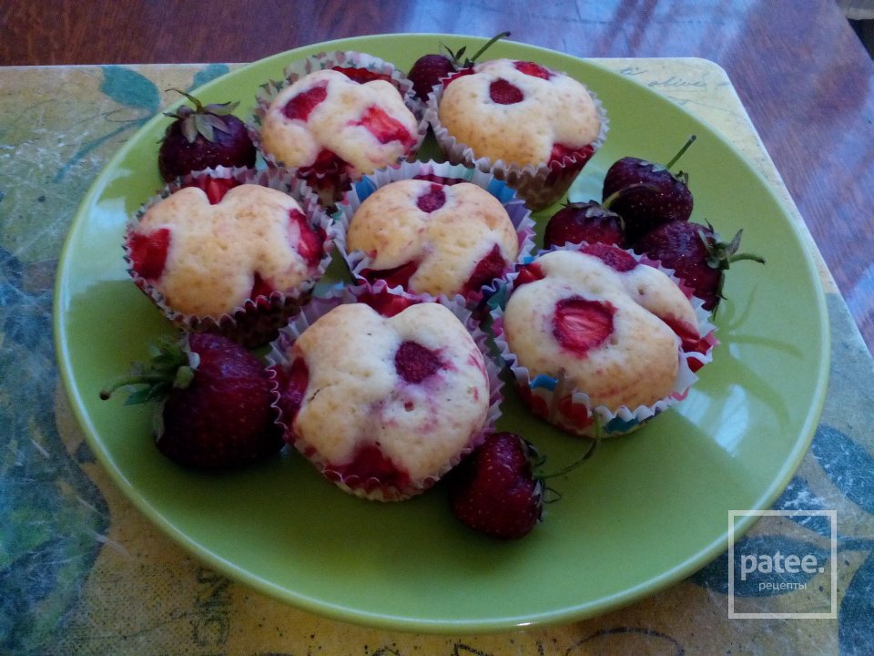 МАФФИНЫ С КЛУБНИКОЙ - Шаг 8