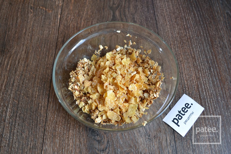 Десерт с йогуртом, гранолой и фруктами - Шаг 7